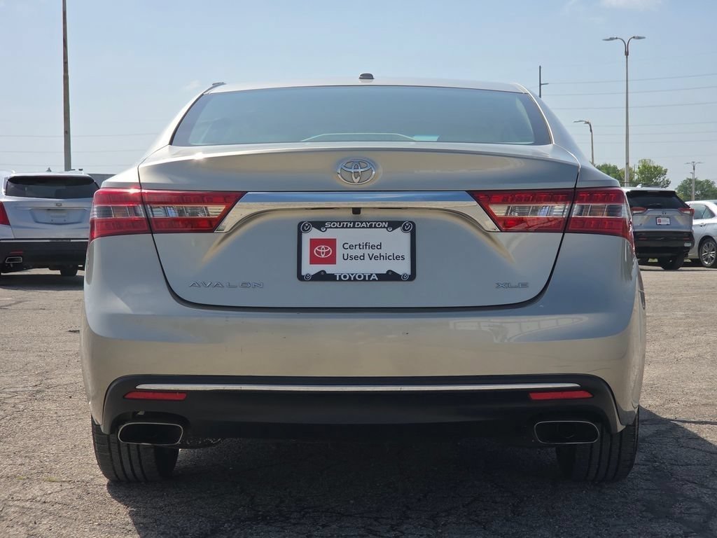Certified Used 2018 Creme Brulee Toyota XLE Premium image 25