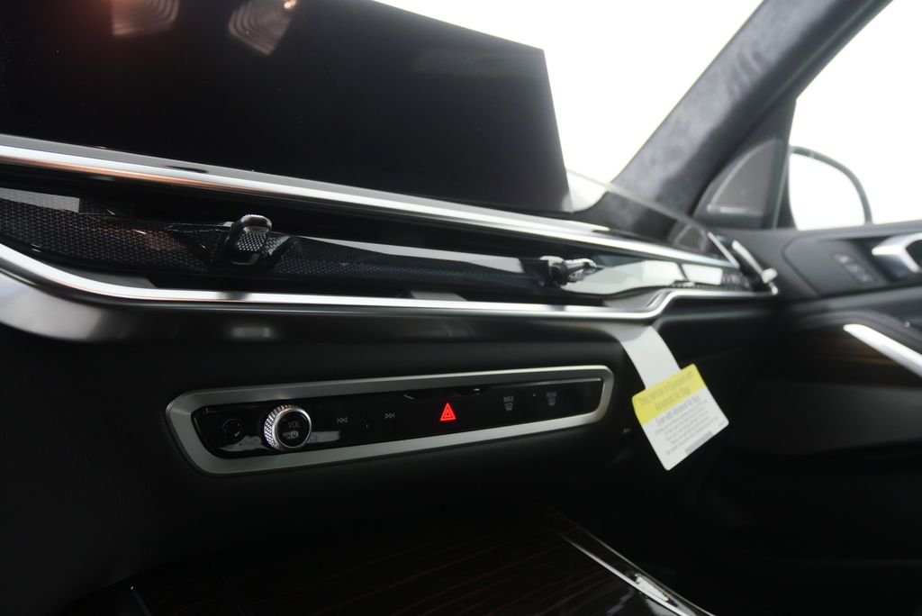 Certified Used 2027 Mineral White Metallic BMW xDrive40i image 22