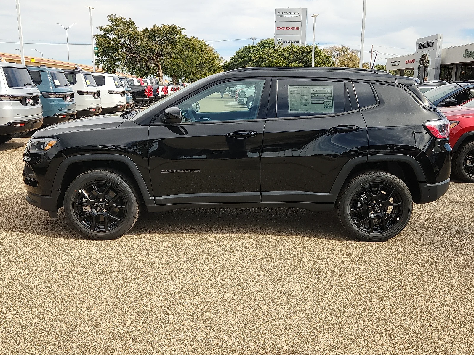 New 2027 Diamond Black Crystal Pearl-Coat Paint Jeep LATITUDE ALTITUDE 4X4 image 2