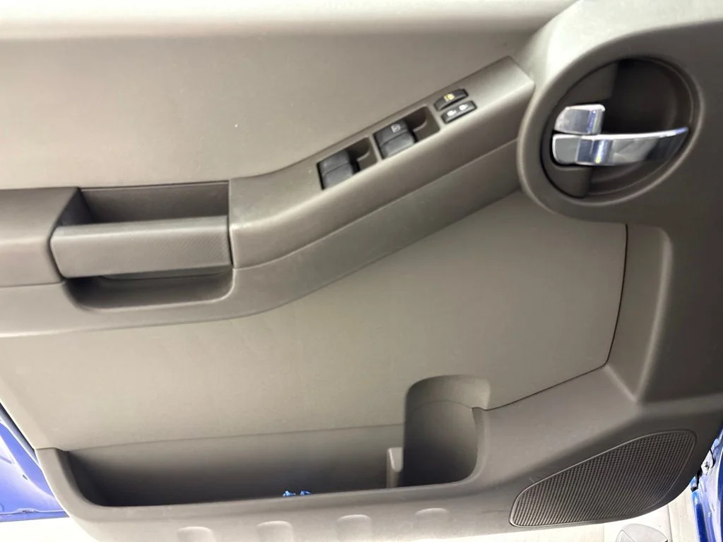 Used 2014 Blue Nissan X image 22
