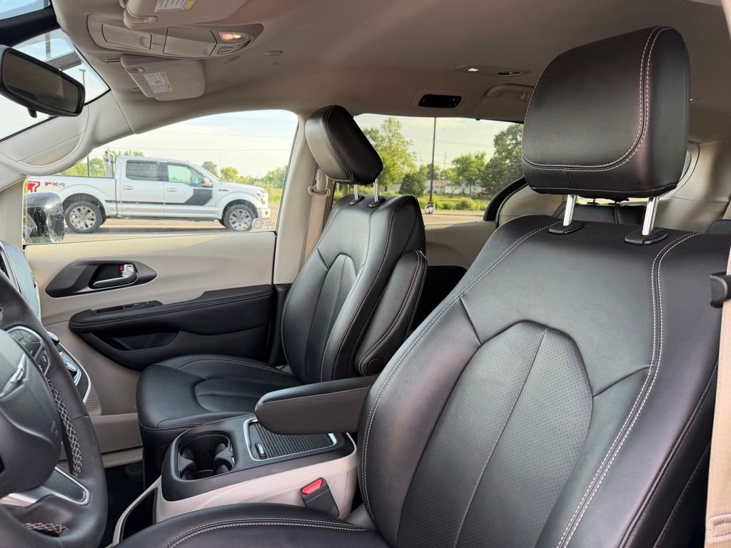 Used 2024 White Chrysler Touring L image 15