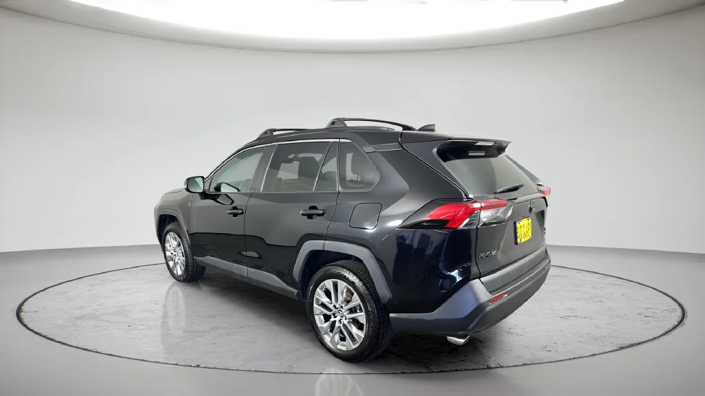 2019 Toyota RAV4 XLE Premium - Photo 11