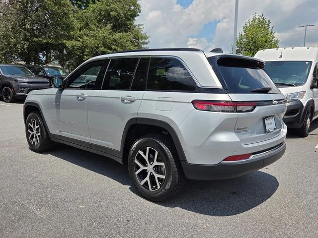 Used 2025 Silver Jeep Limited image 6