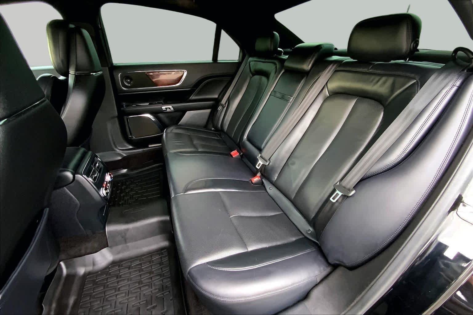 Used 2018 Black Velvet Lincoln Reserve image 16