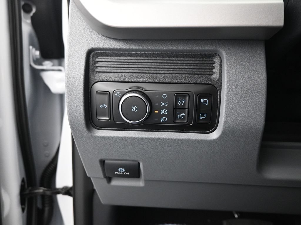 New 2026 Oxford White Ford XLT image 11