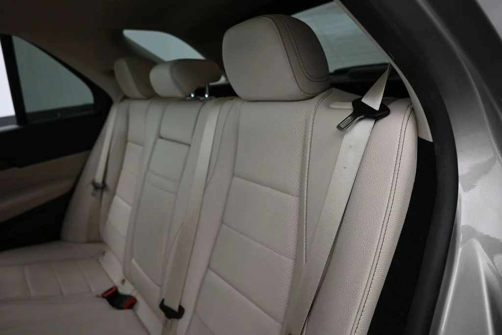 Used 2022 Gold Mercedes-Benz GLE 350 image 36