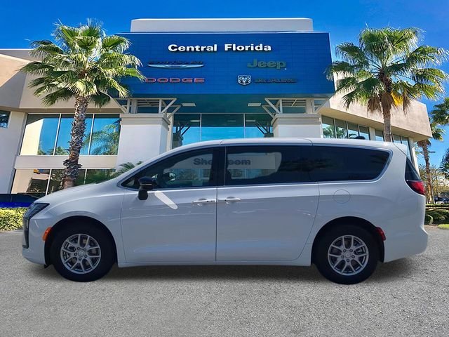 New 2027 Bright White Clear-Coat Exterior Paint Chrysler Select image 8