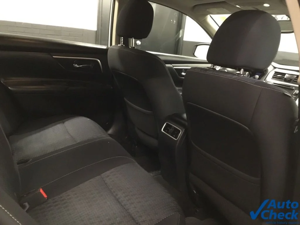 Used 2016 White Nissan 2.5 SV image 32