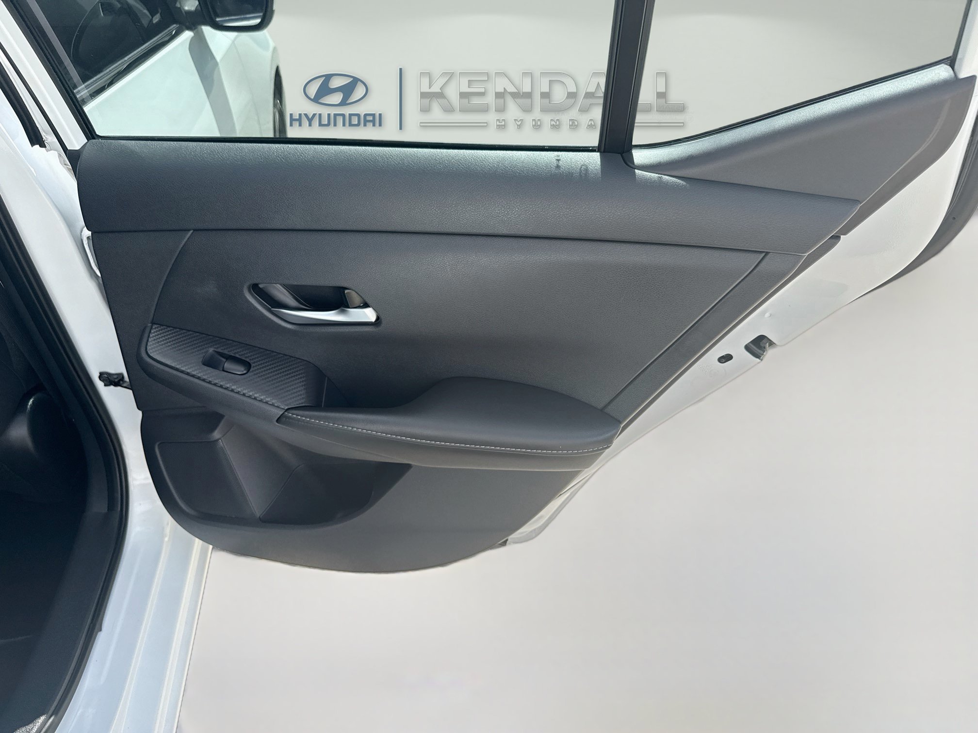 Used 2022 Aspen White TriCoat Pearl Nissan SV image 27