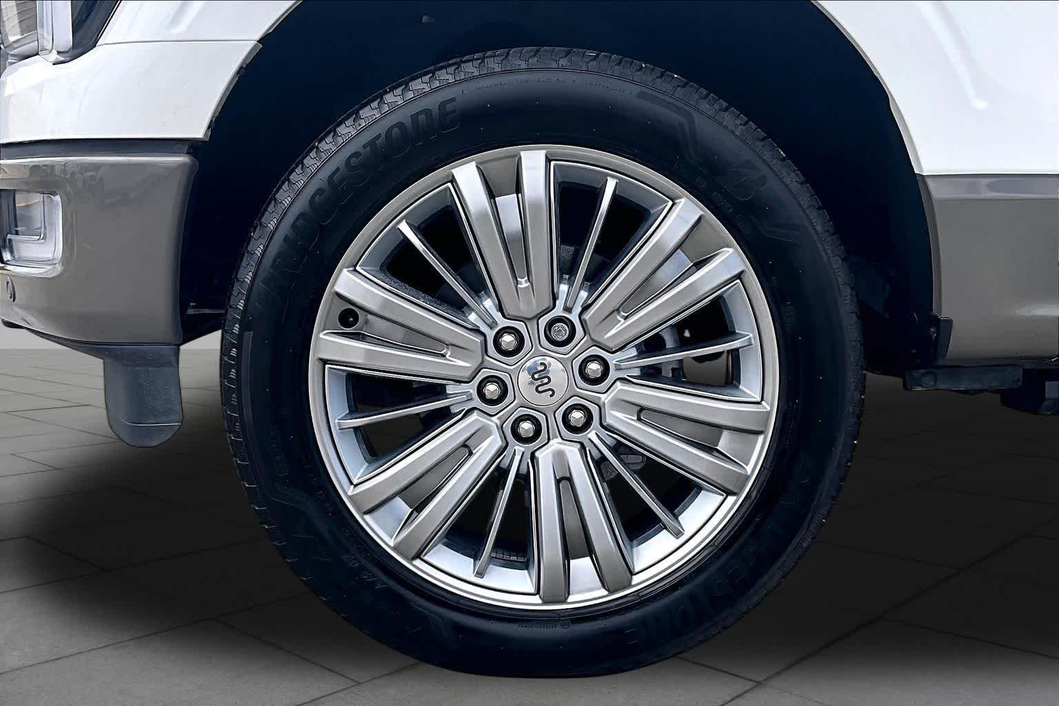 Used 2025 Star White Metallic Tri-Coat/Marsh Gray Ford King Ranch image 11