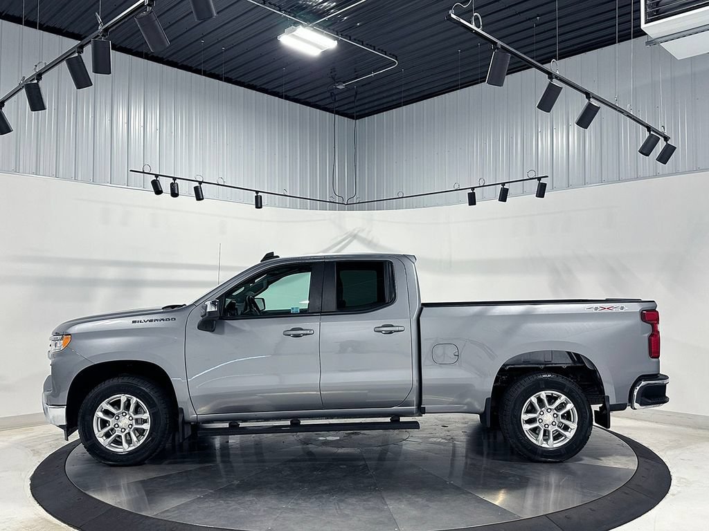 Used 2023 Sterling Gray Metallic Chevrolet LT (2FL) image 19