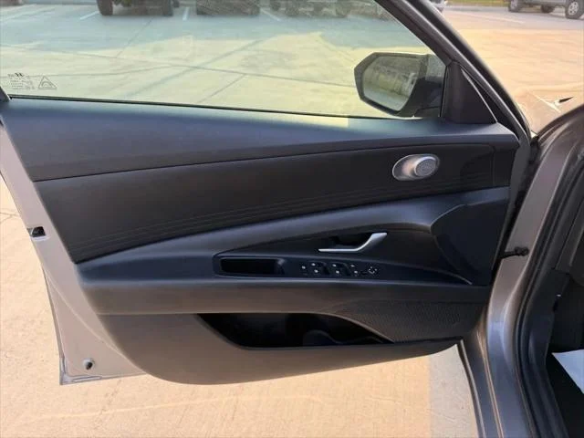 Used 2023 Silver Hyundai SEL image 13