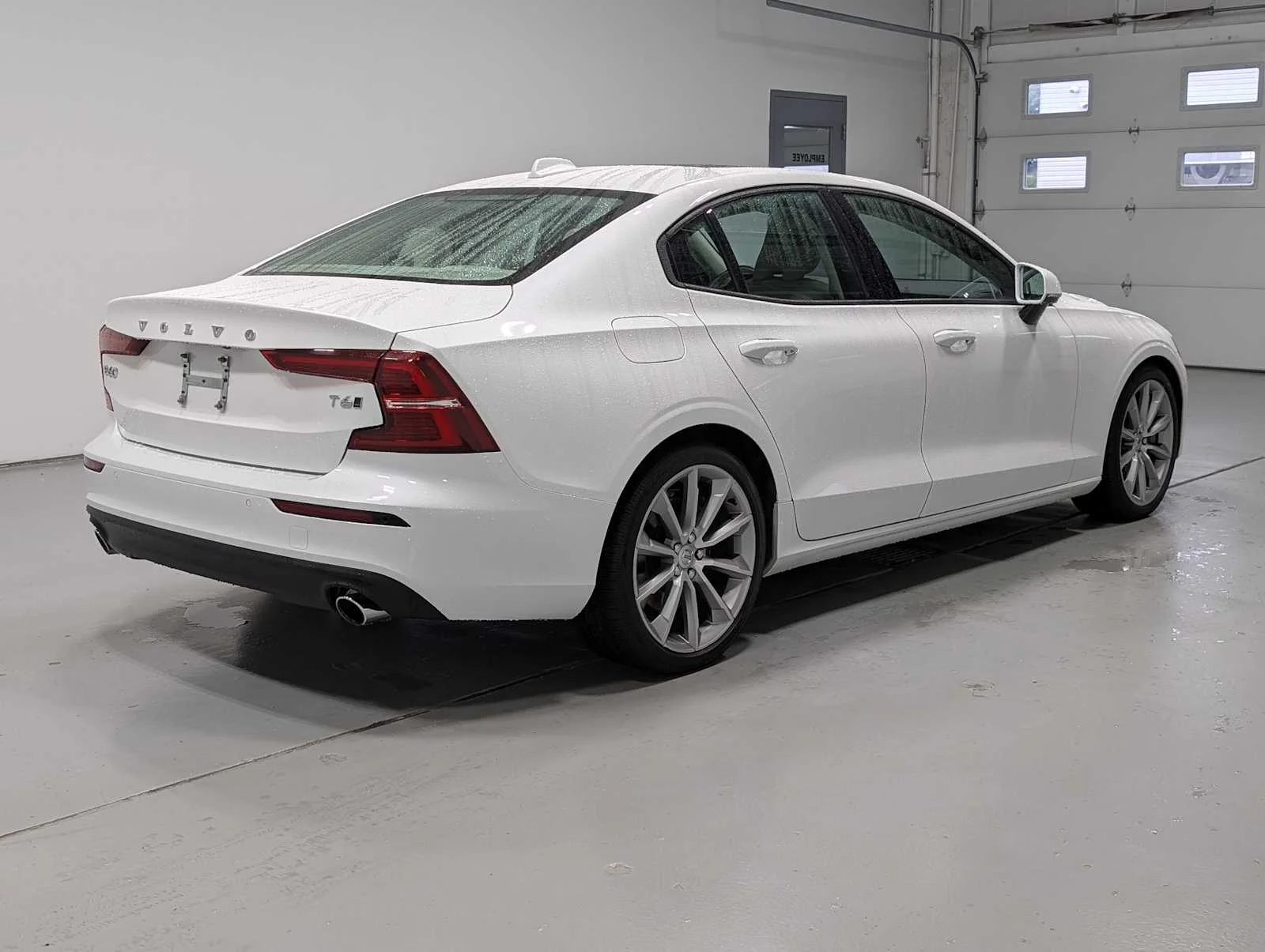 Used 2020  Volvo Momentum image 8