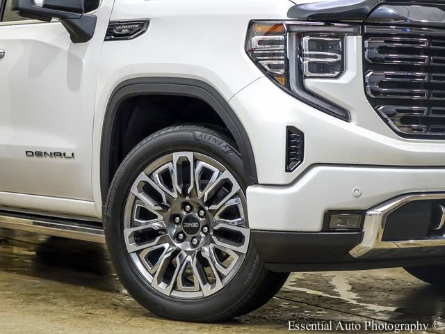 Used 2023 White Frost Tricoat GMC Denali Ultimate image 4