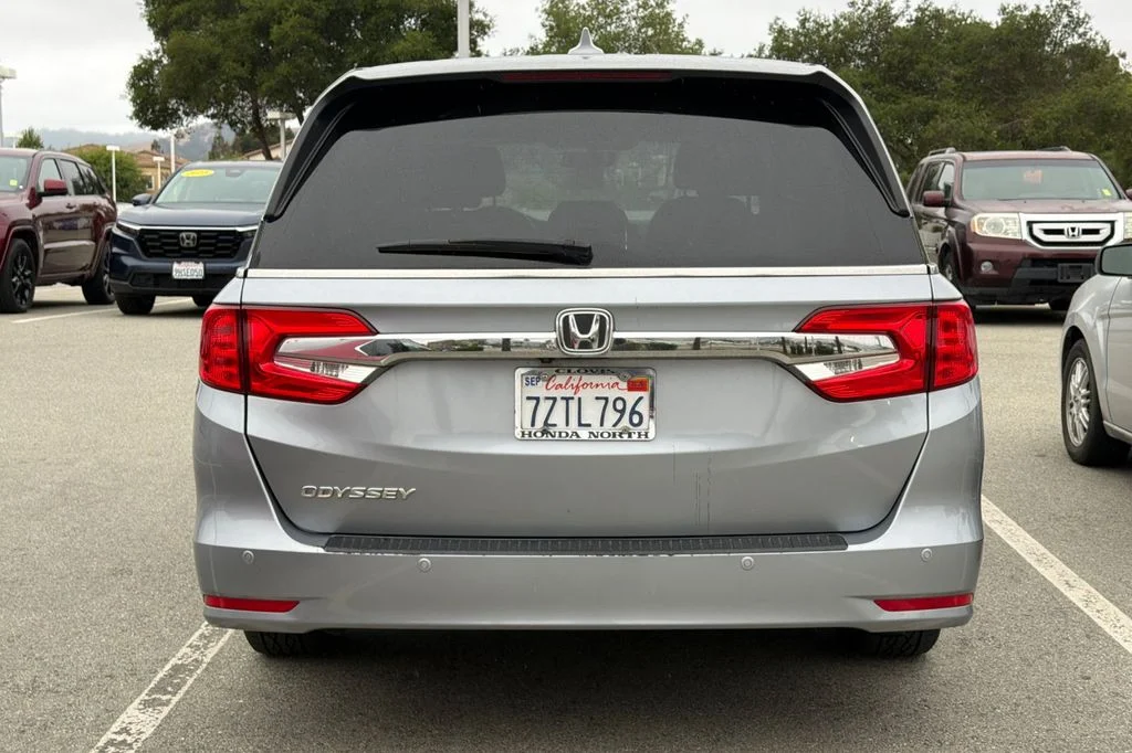 Used 2018 White Diamond Pearl Honda Touring image 6