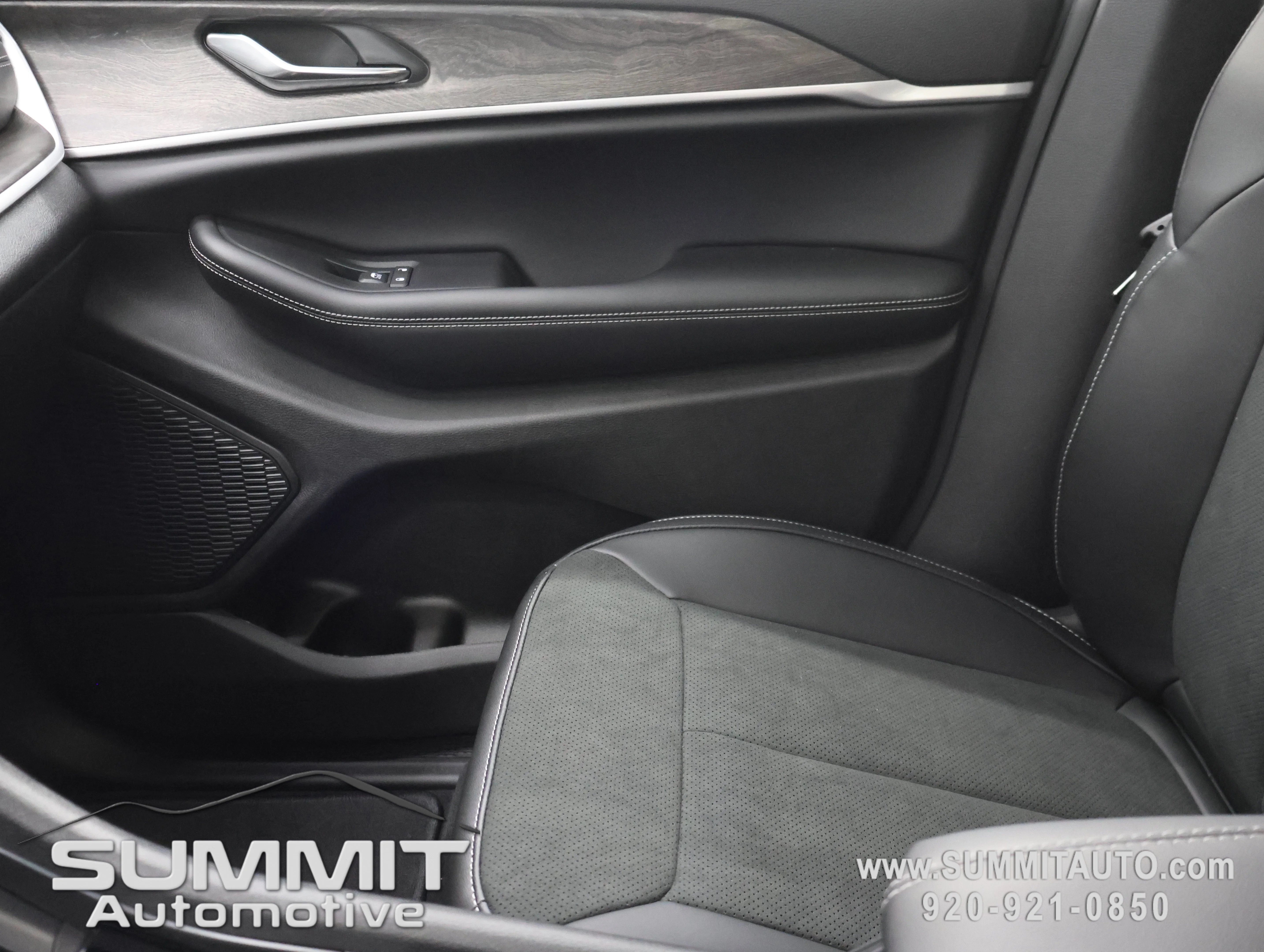 New 2026 Baltic Gray Metallic Clearcoat Jeep Altitude image 14