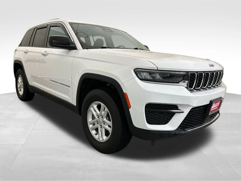 Used 2023 White Jeep Laredo image 8