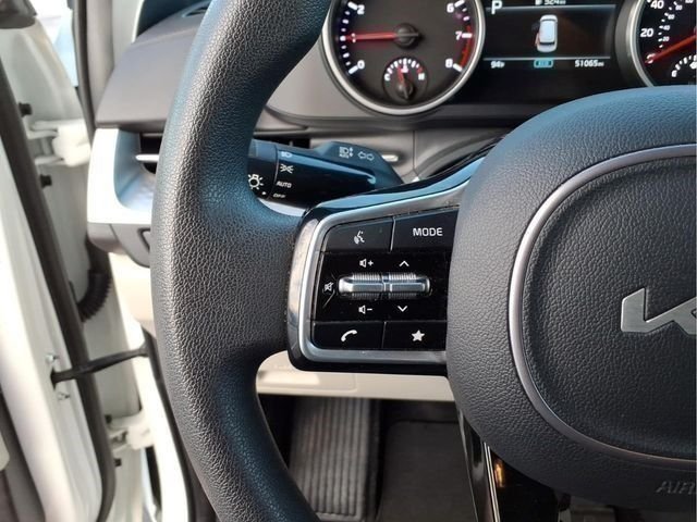 Used 2024 White Kia LX image 24