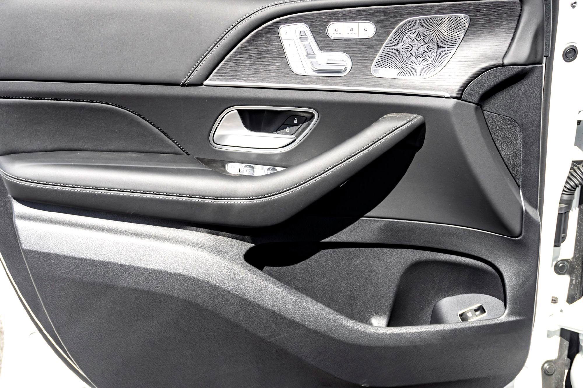 New 2025 MANUFAKTUR Moonlight White Metallic Mercedes-Benz AMG® GLE 53 4MATIC+ SUV image 28