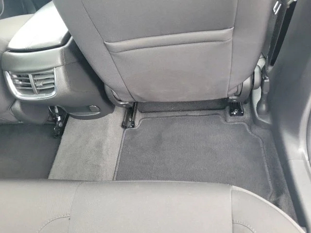 Used 2022 White Chevrolet LT image 17
