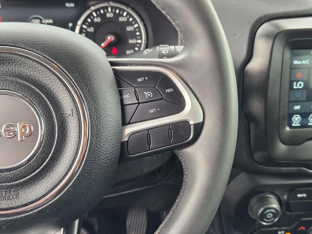 Used 2021 Teal Jeep Latitude image 30