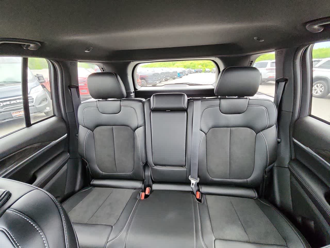 New 2026 Diamond Black Crystal Pearlcoat Jeep Laredo Altitude image 15