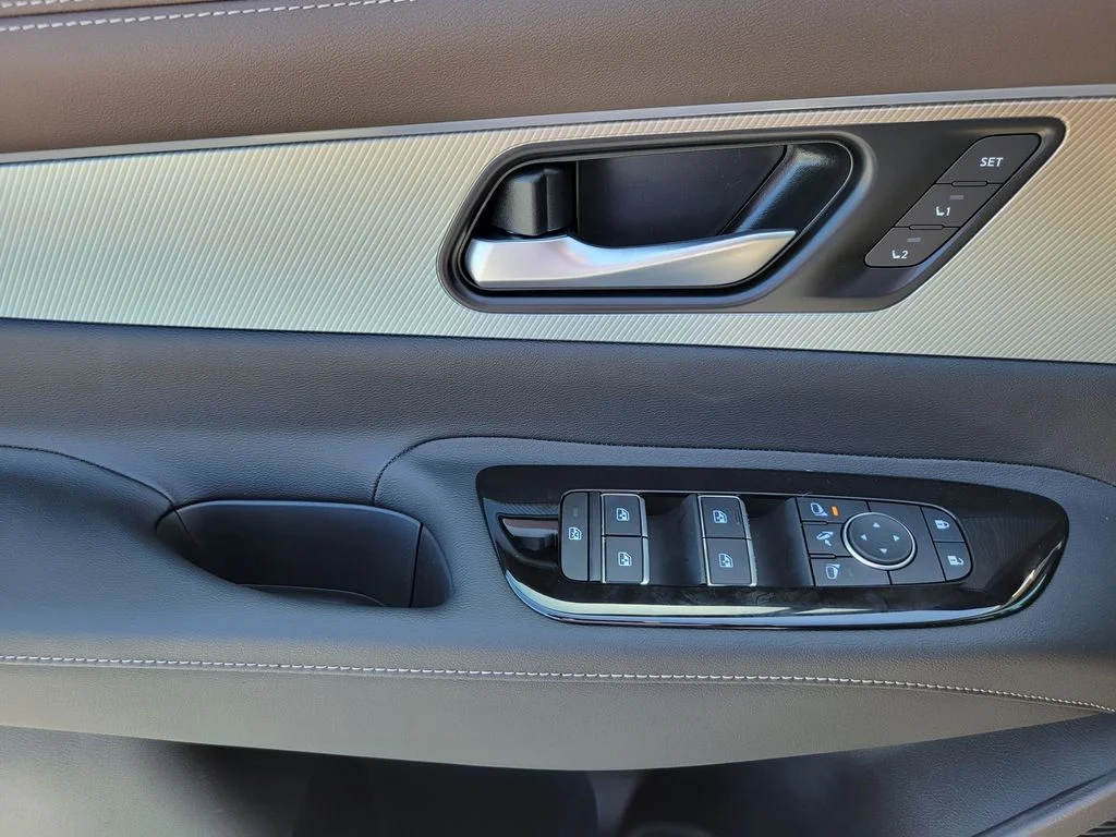 New 2026 Everest White Pearl TriCoat Nissan Platinum image 31