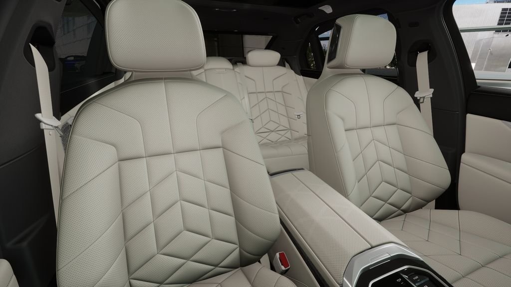 2026 BMW 7 Series 750e - Photo 37