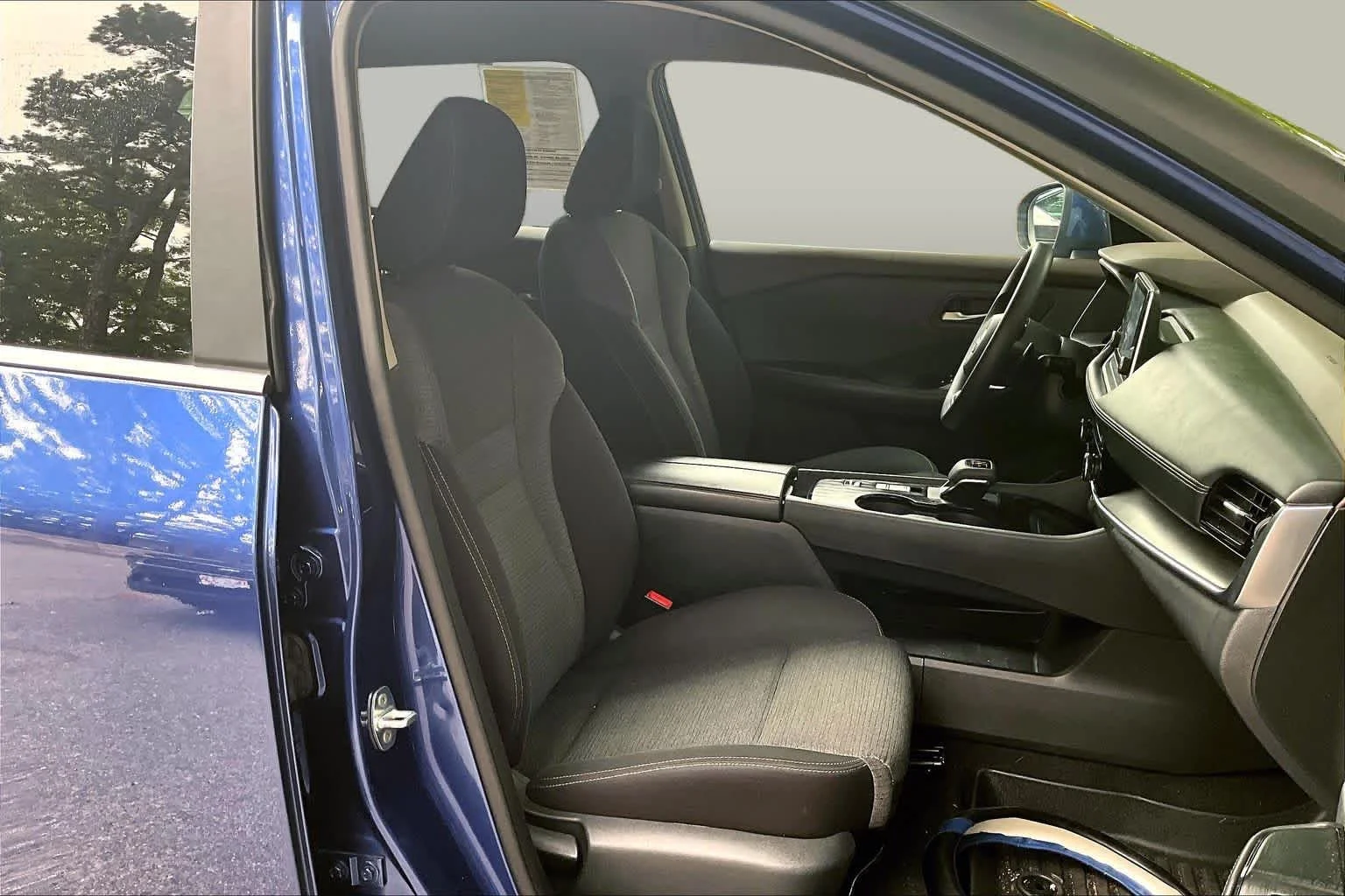 Used 2022 Caspian Blue Metallic Nissan SV image 9