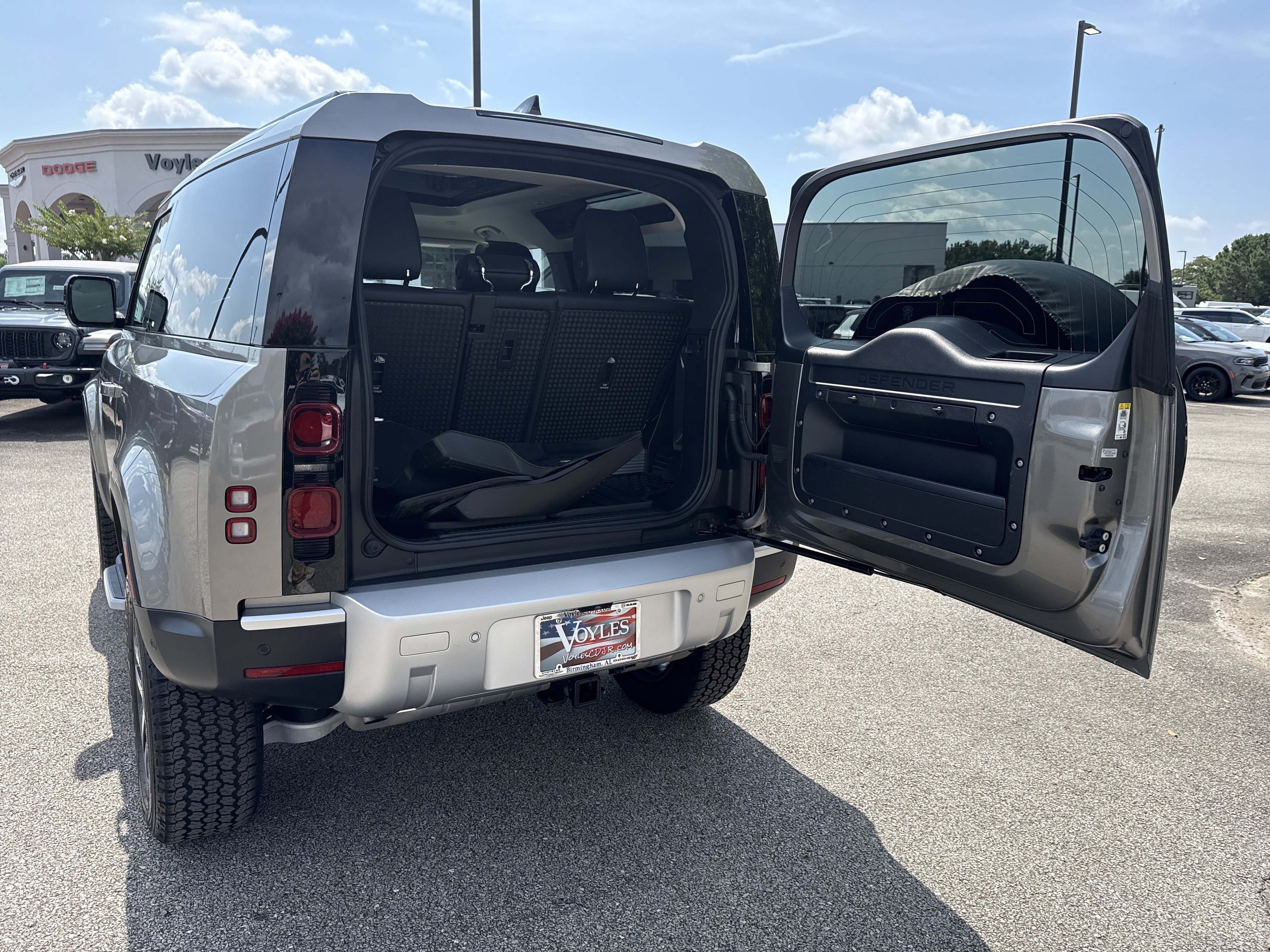 Used 2023  Land Rover S image 20