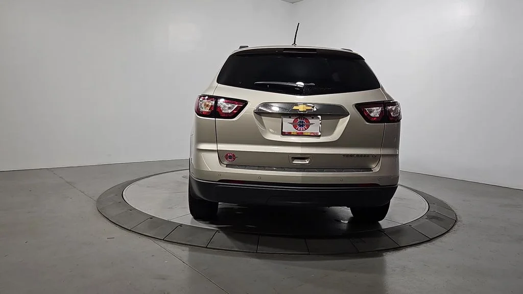 Used 2015 Gold Chevrolet LT image 4