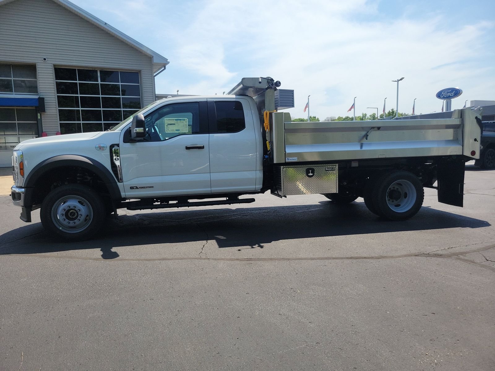 New 2026 Oxford White Ford F-550® XL image 36