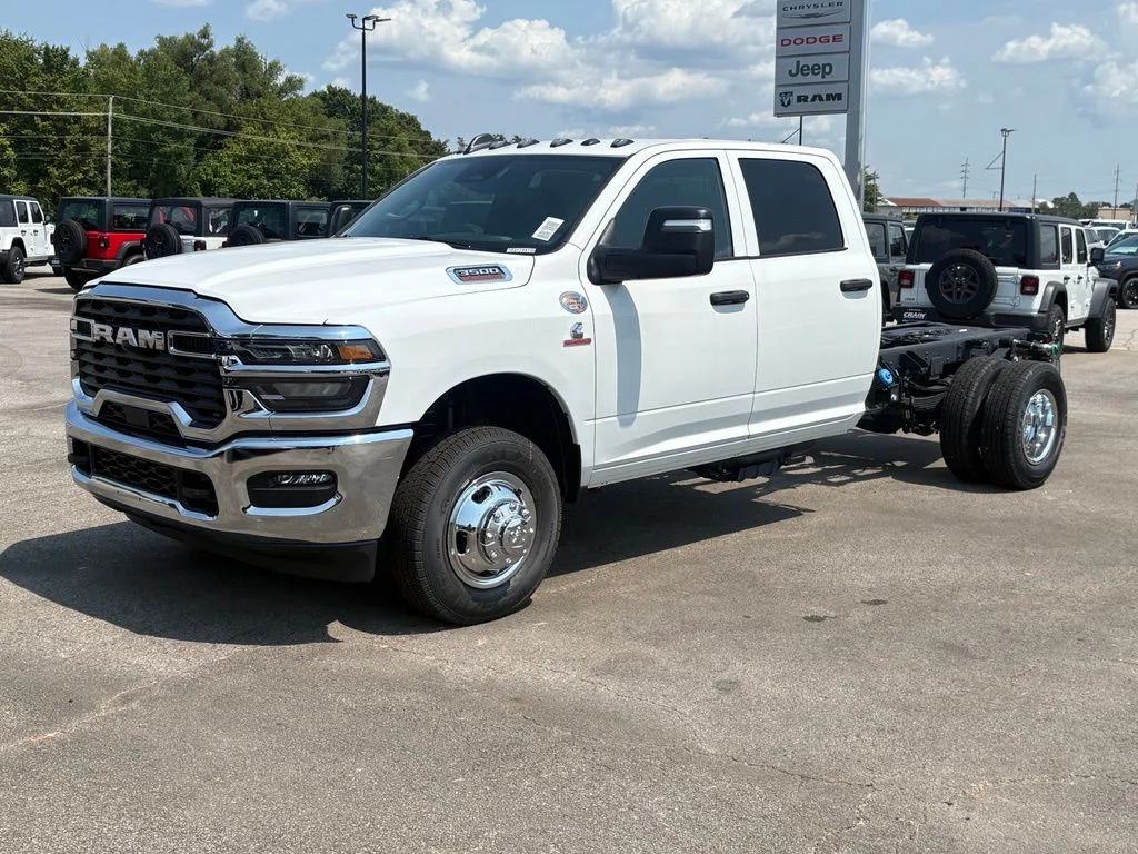 New 2026 Bright White Clear-Coat Exterior Paint RAM Tradesman image 3