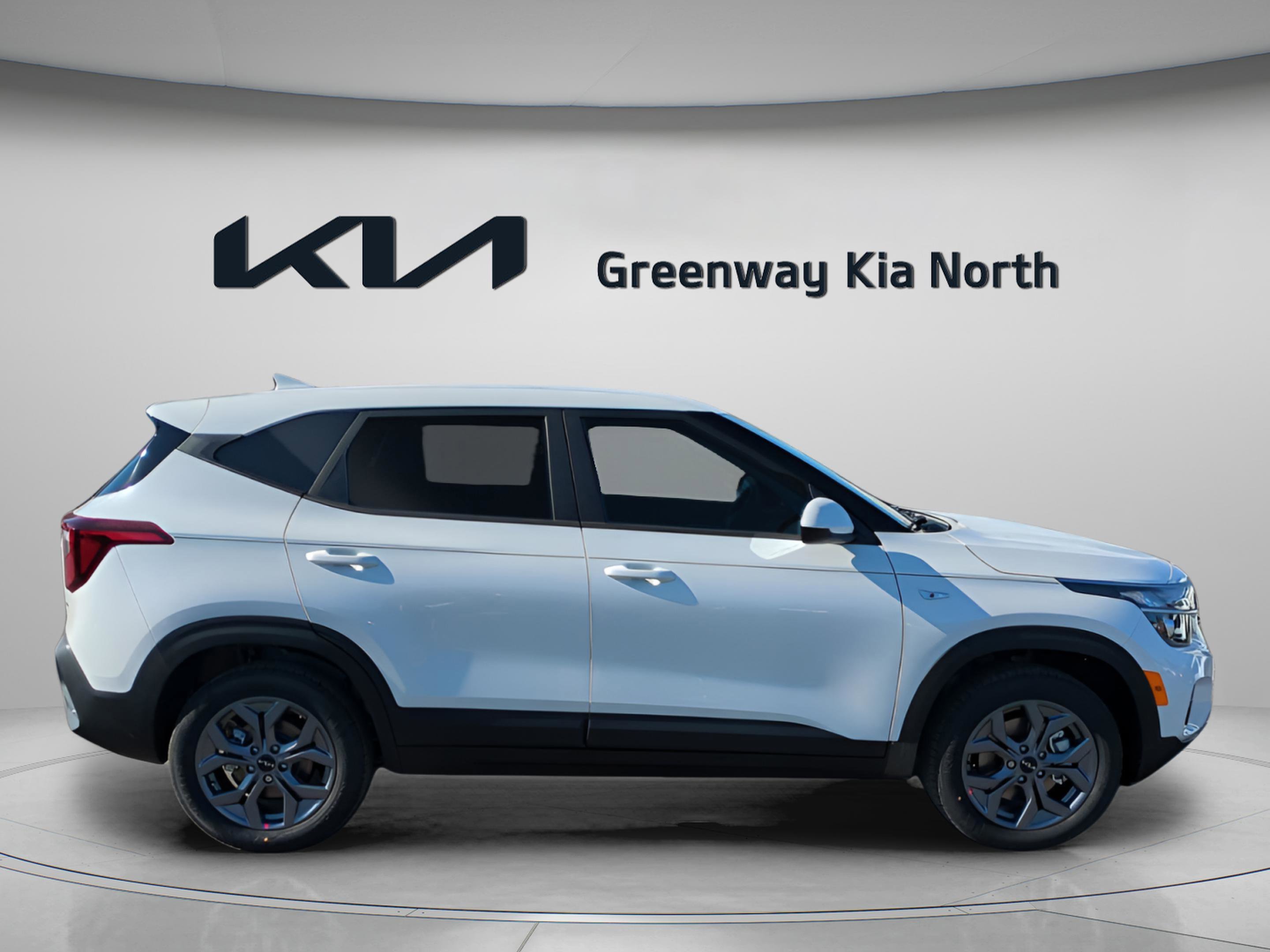 New 2026 Snow White Pearl Kia LX image 9