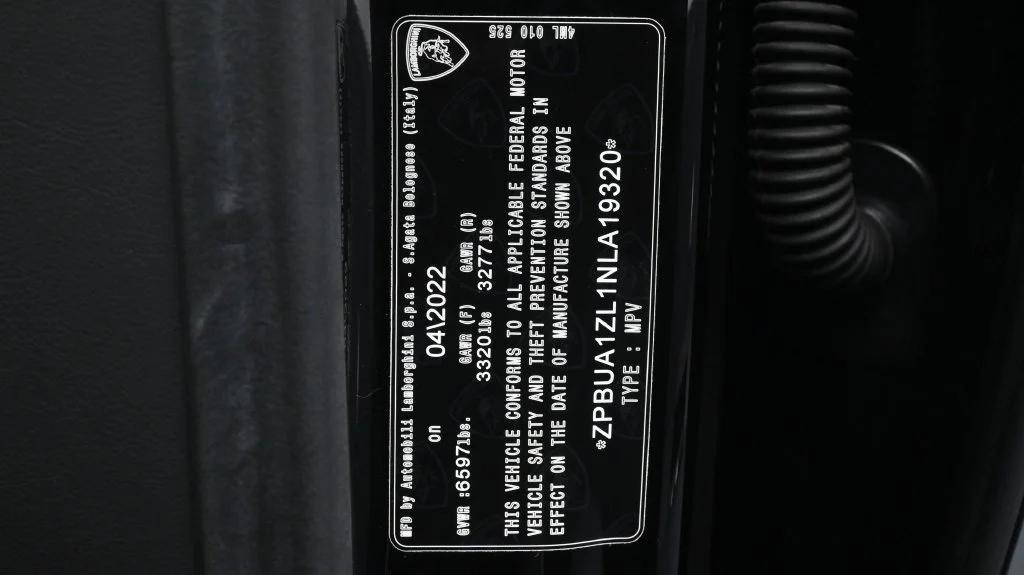 Used 2022  Lamborghini Base image 24