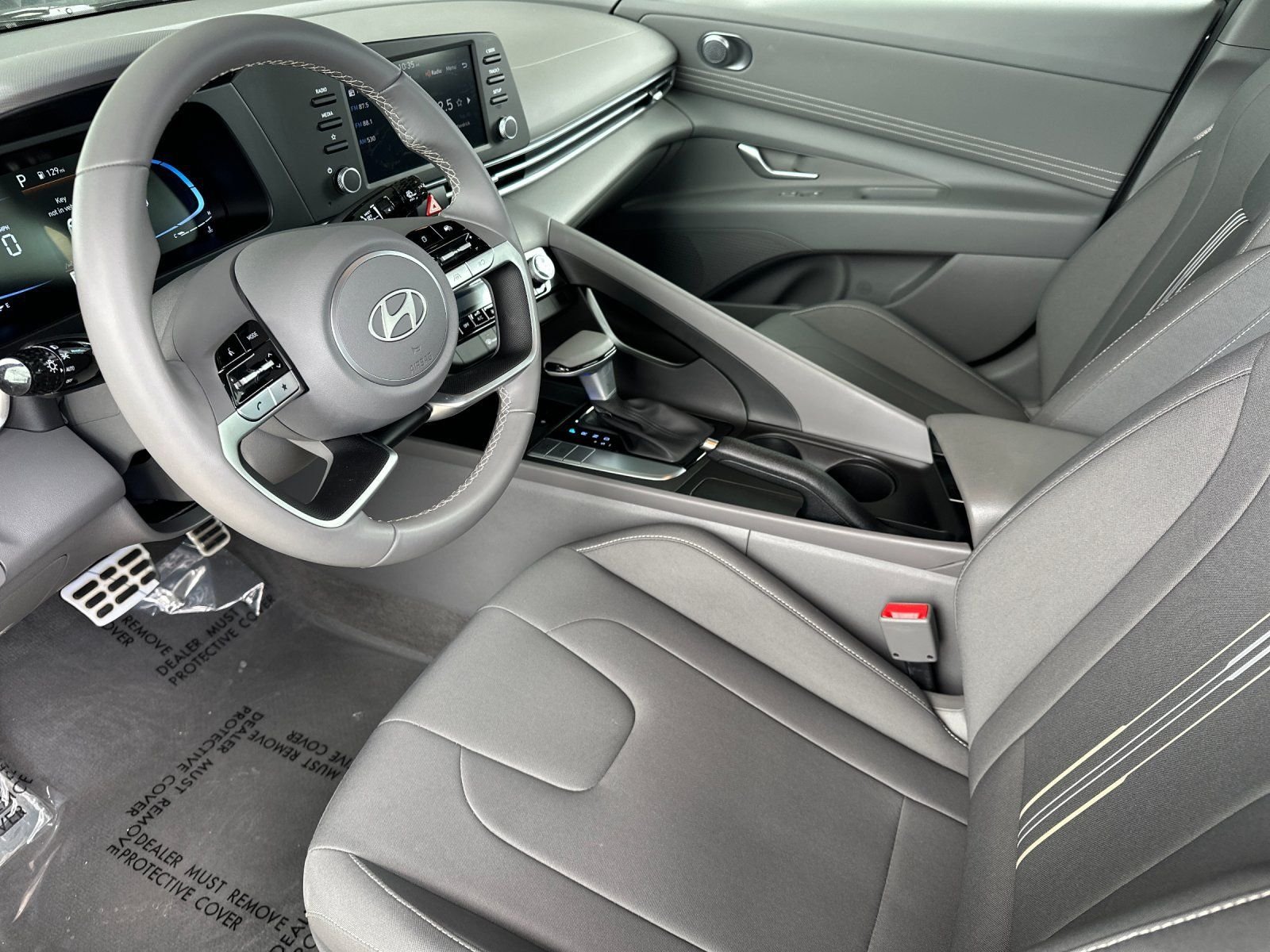 Used 2025 Gray Hyundai SEL Sport image 9