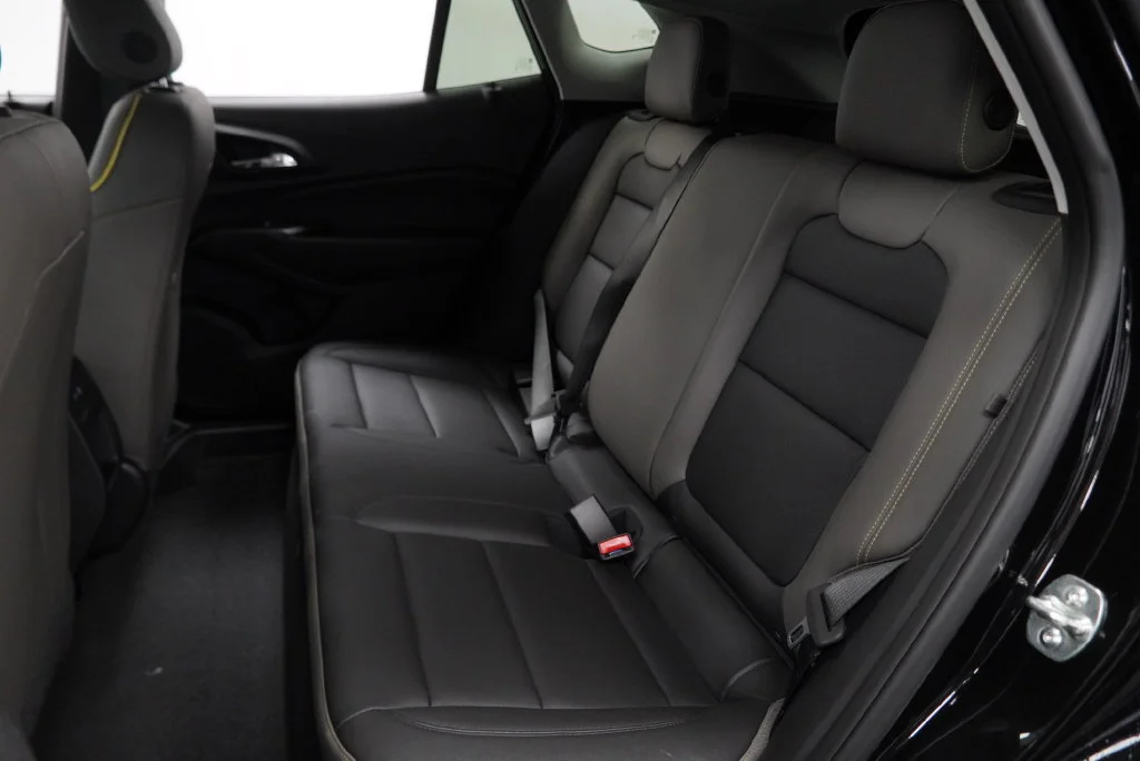 New 2026 Mosaic Black Metallic Chevrolet ACTIV image 5