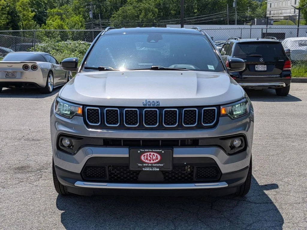 Used 2023 Silver Jeep Limited image 10
