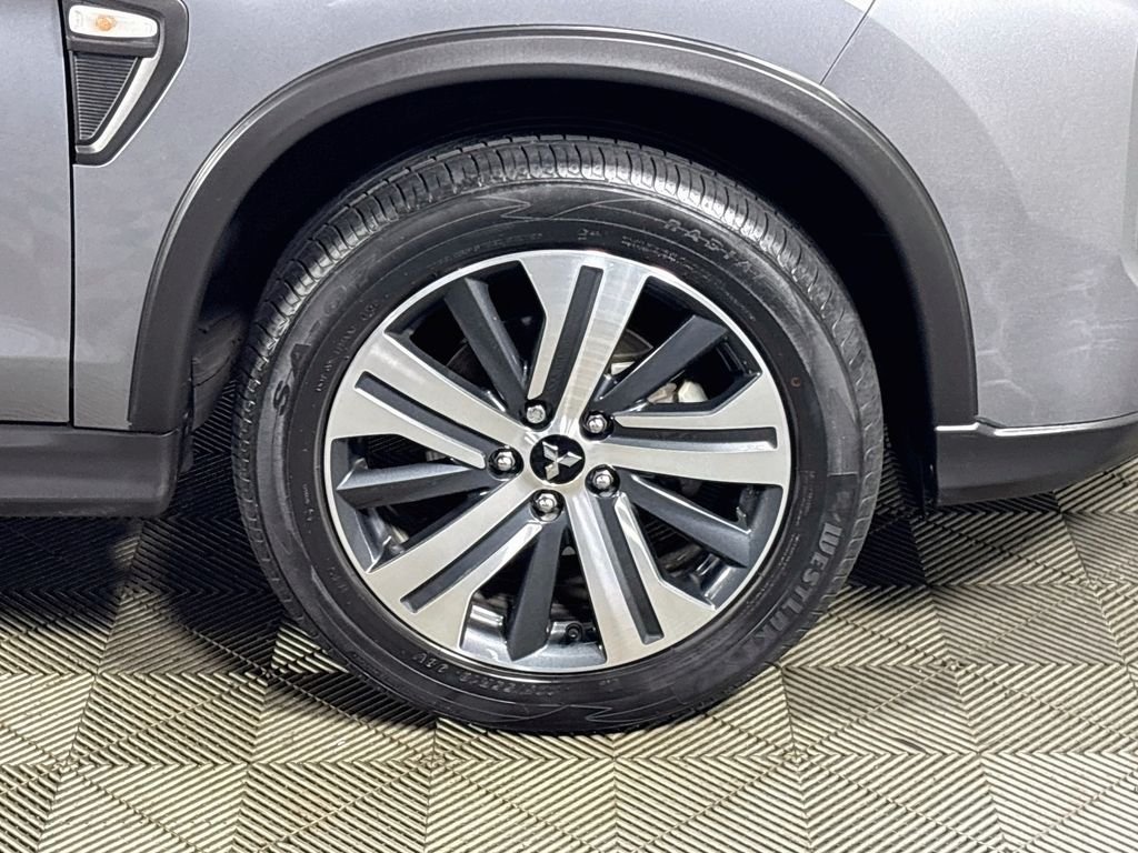 Used 2022  Mitsubishi 2.0 ES image 22