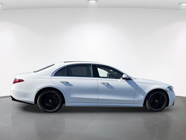 New 2026 MANUFAKTUR Moonlight White Magno Mercedes-Benz S 580 image 9
