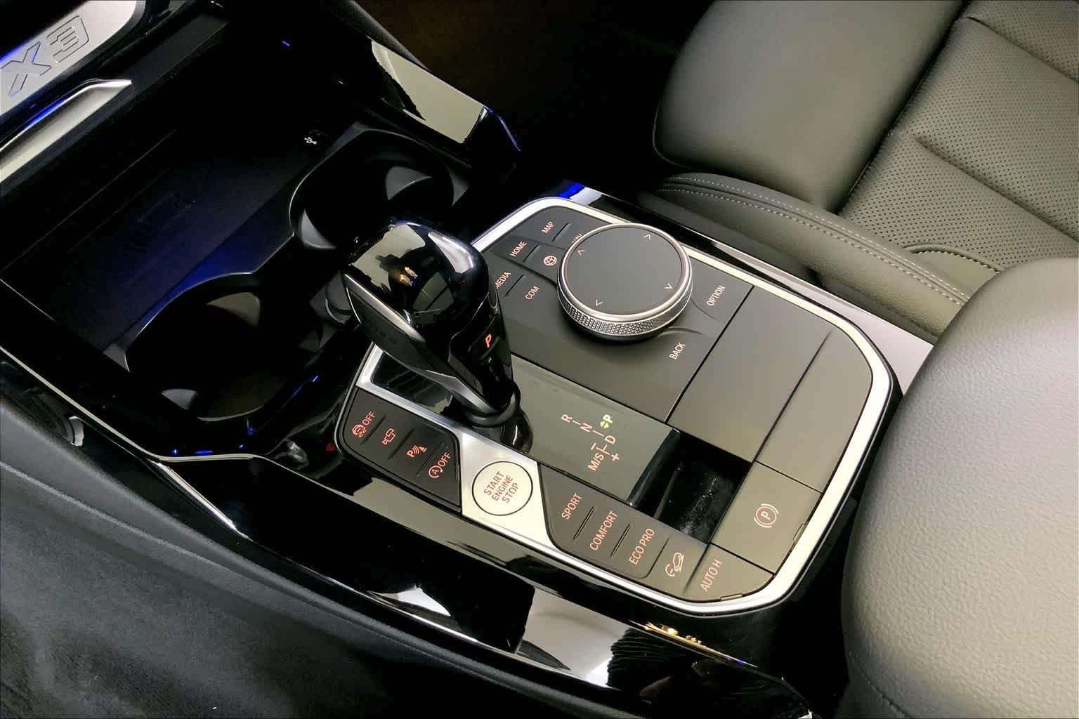 Used 2024 Skyscraper Grey Metallic BMW xDrive30i image 16