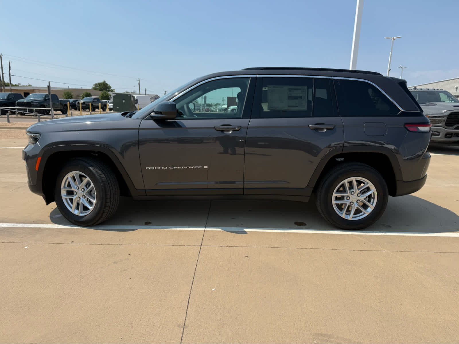 New 2026 Baltic Gray Metallic Clear-Coat Exterior Paint Jeep Laredo image 9