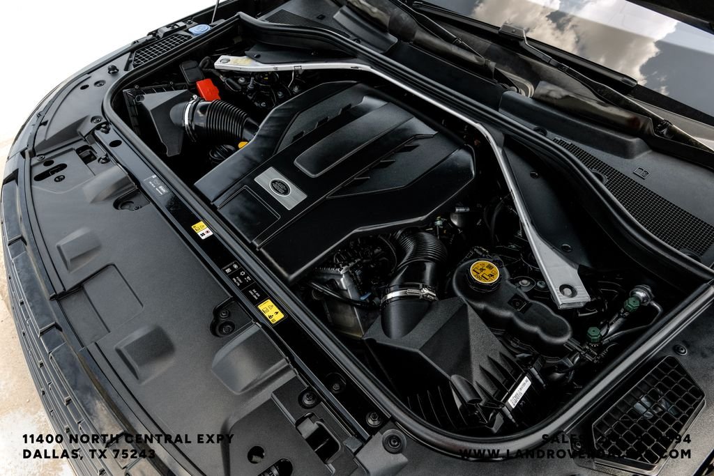 Used 2023 Santorini Black Metallic Land Rover SE image 60