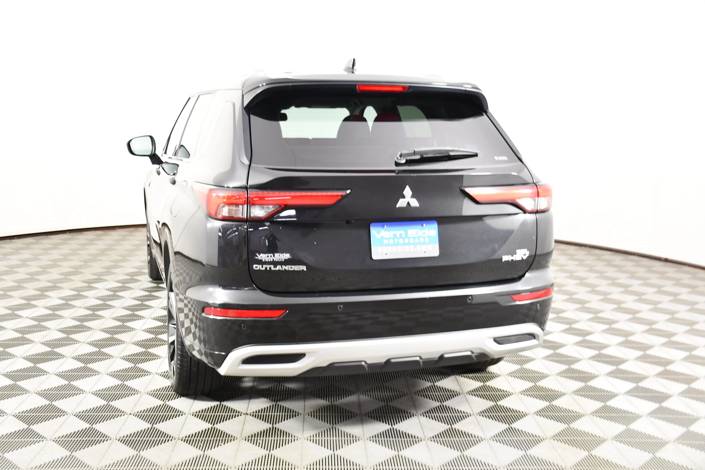 Certified Used 2024 Black Diamond Mitsubishi SEL image 7