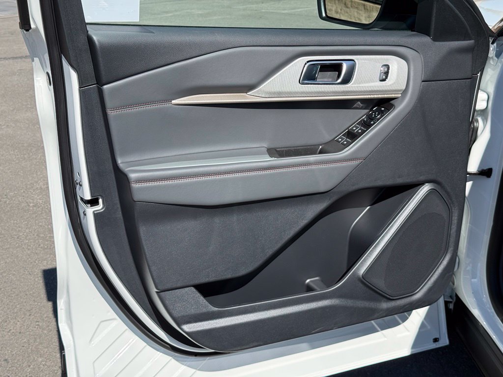 New 2026 Star White Metallic Tri-Coat Ford Active image 14