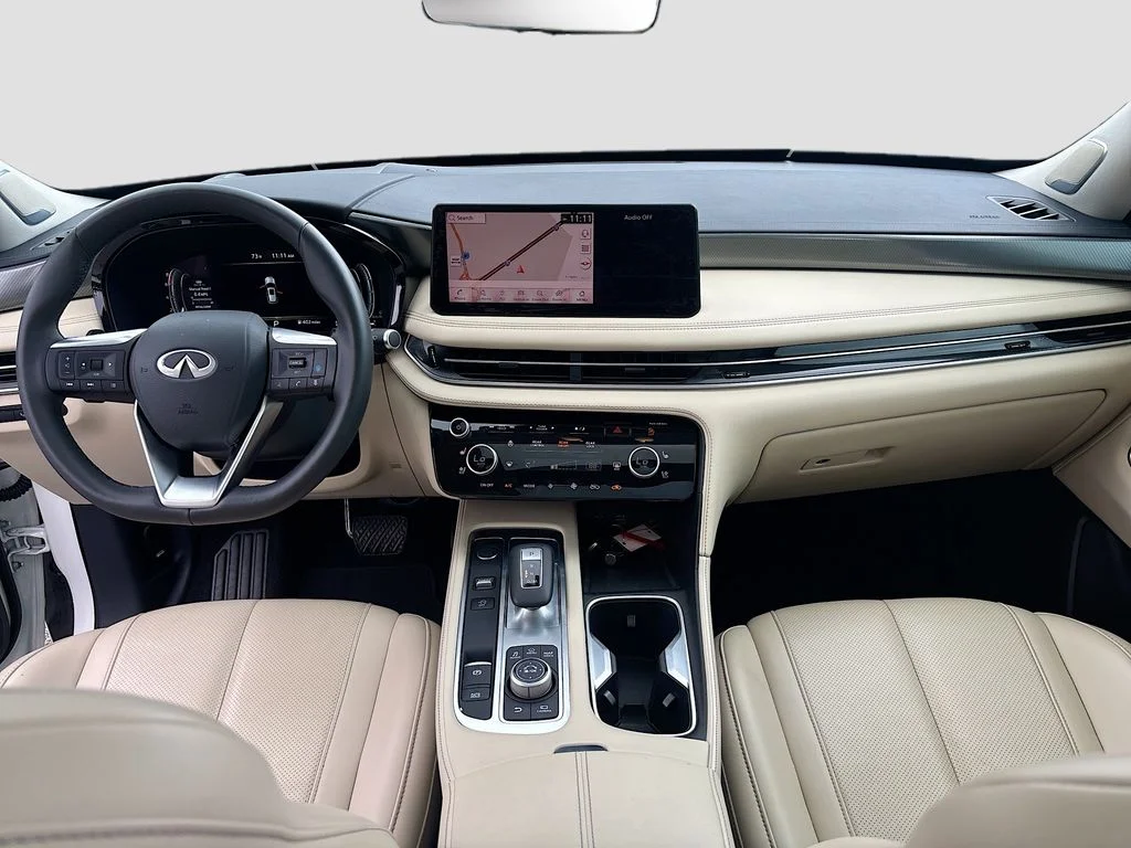 Used 2025 White INFINITI LUXE image 25