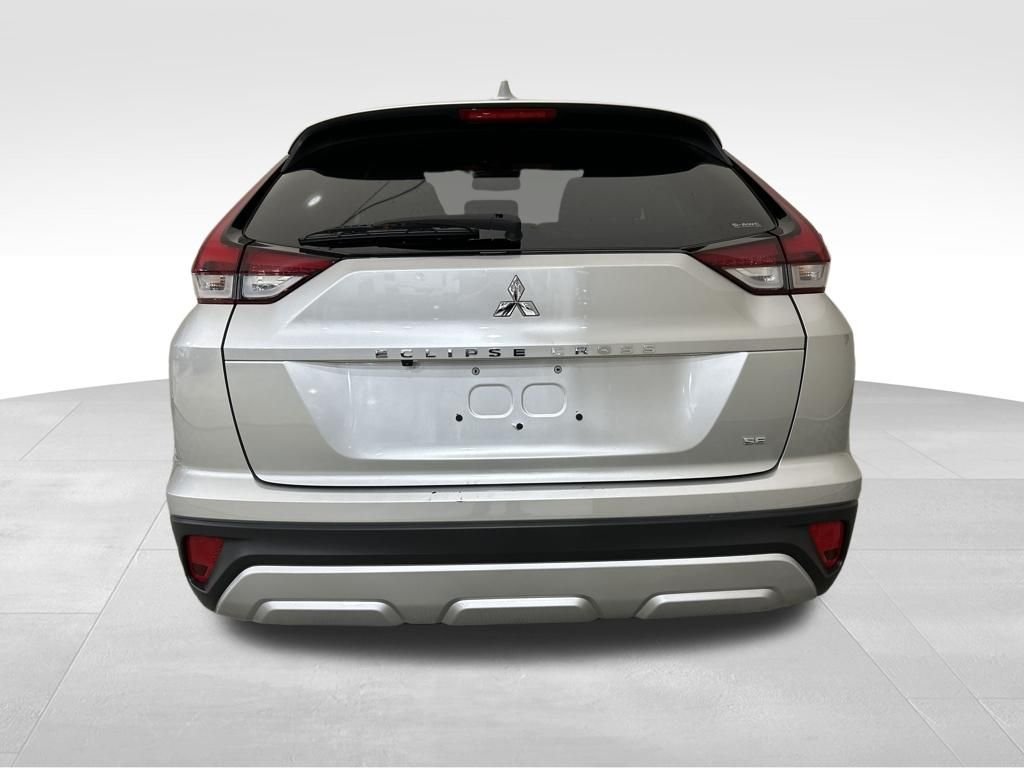 Used 2025 Silver Mitsubishi SE image 4
