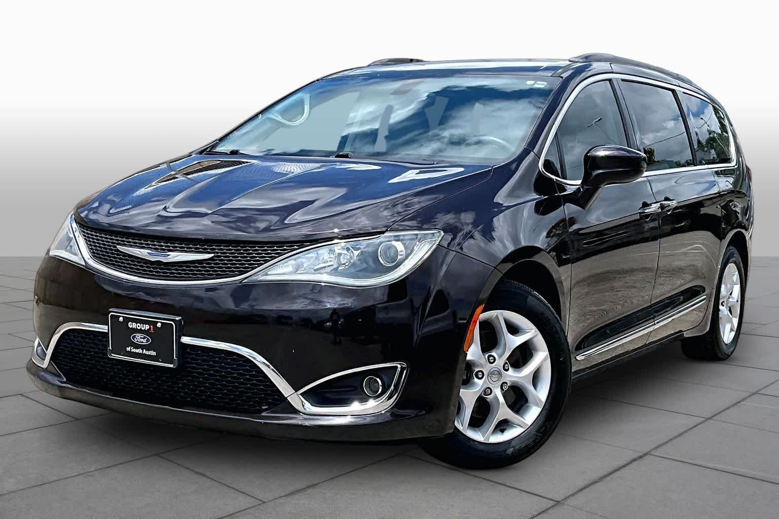 Used 2017 Dark Cordovan Pearlcoat Chrysler Touring-L image 35