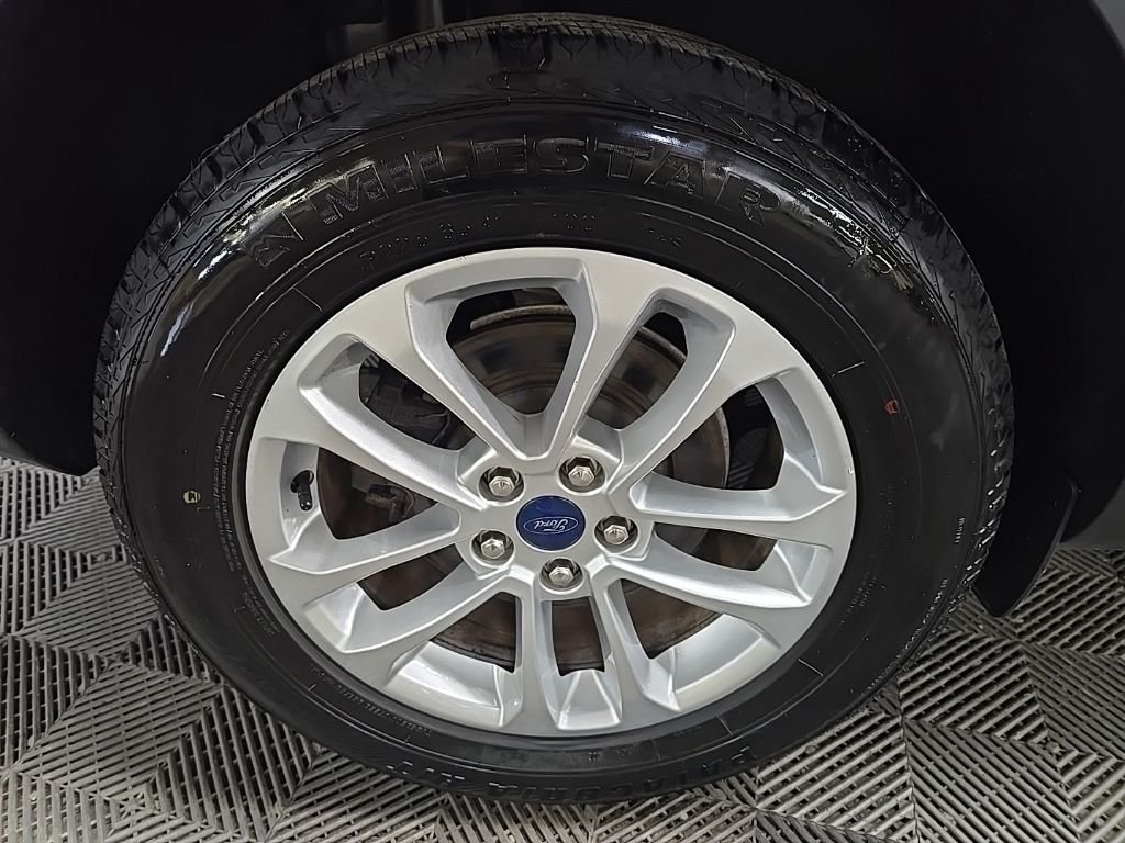 Used 2022 Gray Ford SE image 17