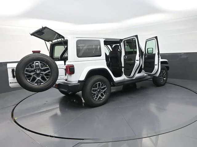 New 2026 Bright White Clear-Coat Exterior Paint Jeep Sahara image 26